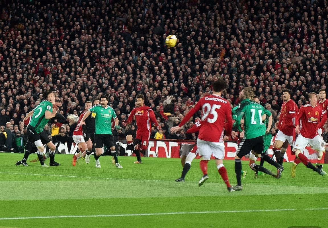 1819赛季英超：利物浦与曼联荣耀巅峰对决纪实