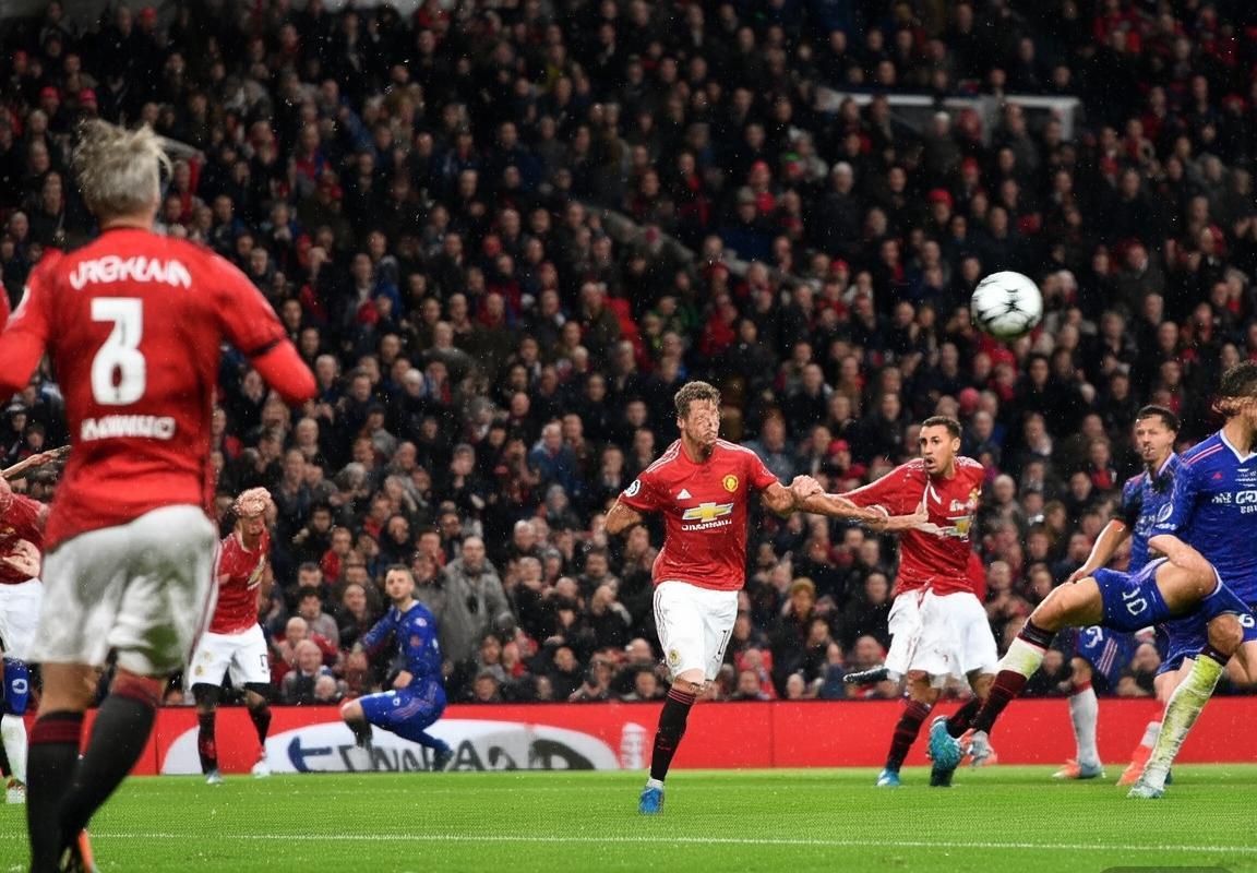 2018曼联切尔西巅峰对决：战术智慧与球星闪耀(图3)